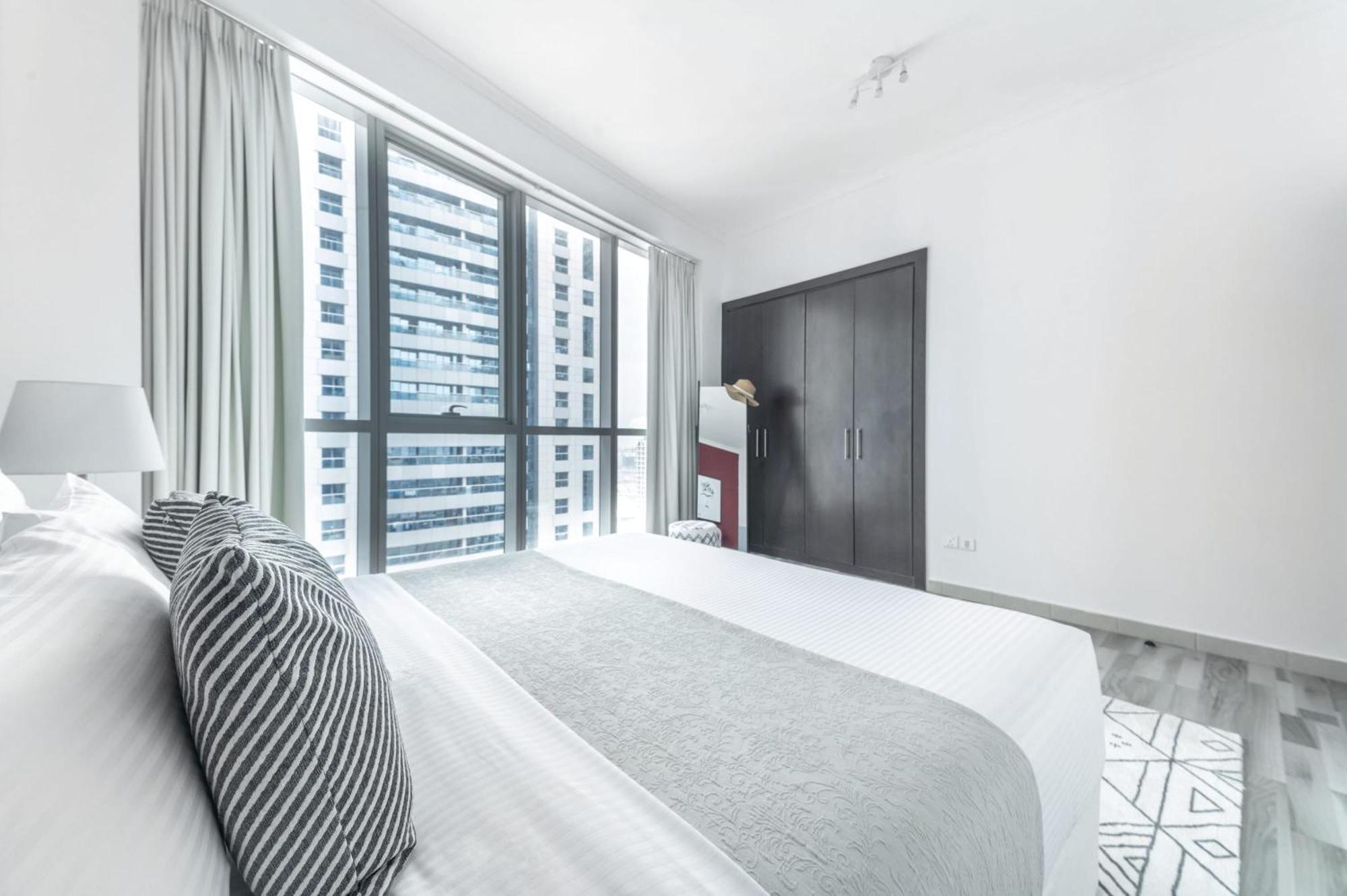Frank Porter - Torch Tower Dubai Exterior photo